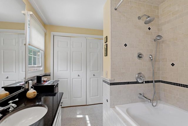 2541 Valley DRIVE, Manitowoc, WI 54220