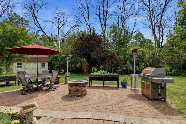 2541 Valley DRIVE, Manitowoc, WI 54220
