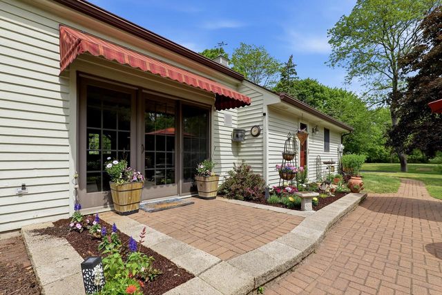 2541 Valley DRIVE, Manitowoc, WI 54220