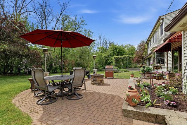 2541 Valley DRIVE, Manitowoc, WI 54220