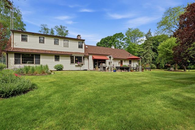 2541 Valley DRIVE, Manitowoc, WI 54220