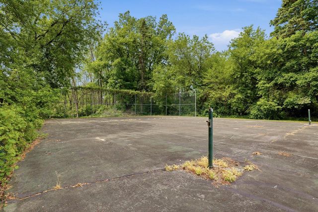 2541 Valley DRIVE, Manitowoc, WI 54220