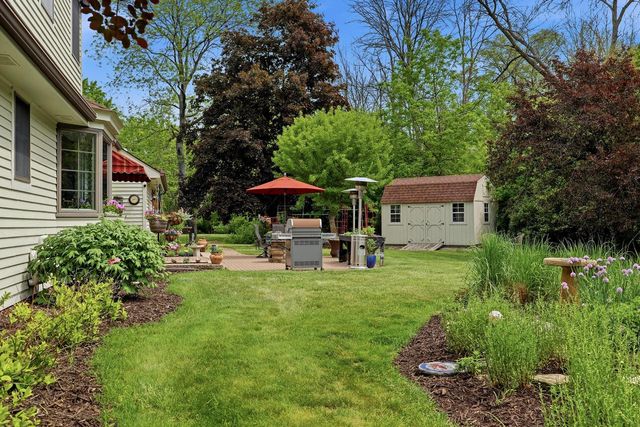 2541 Valley DRIVE, Manitowoc, WI 54220