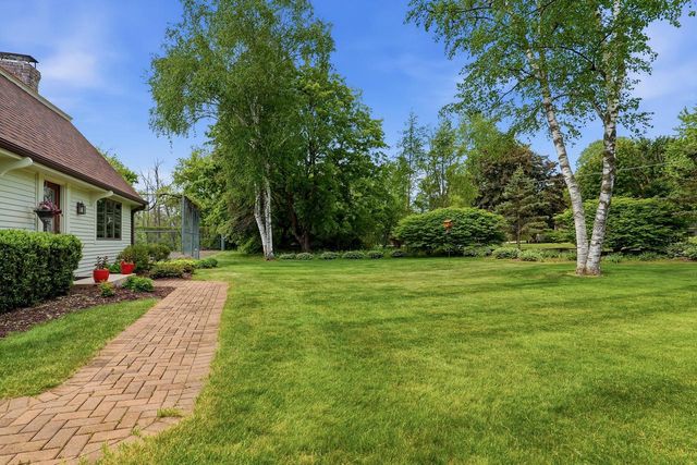 2541 Valley DRIVE, Manitowoc, WI 54220