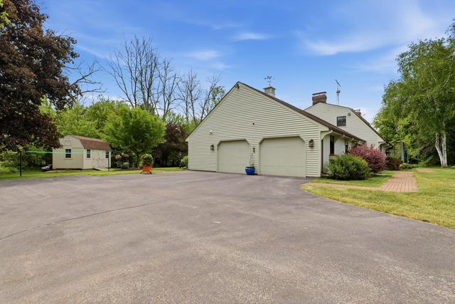 2541 Valley DRIVE, Manitowoc, WI 54220