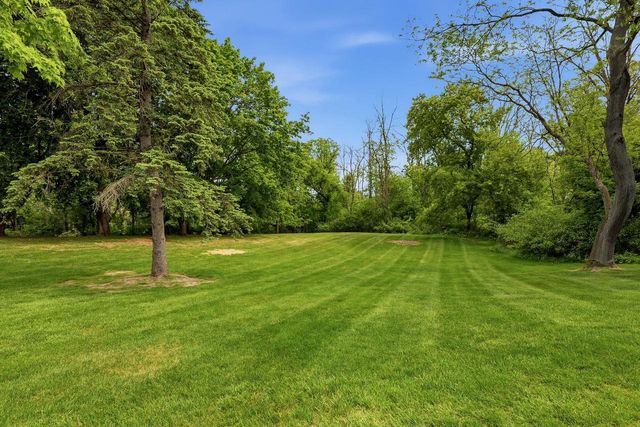2541 Valley DRIVE, Manitowoc, WI 54220