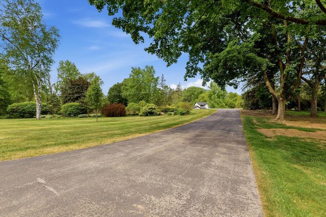 2541 Valley DRIVE, Manitowoc, WI 54220