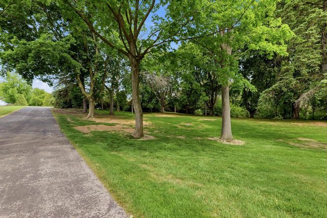 2541 Valley DRIVE, Manitowoc, WI 54220