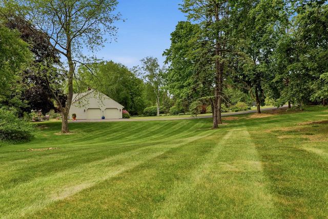 2541 Valley DRIVE, Manitowoc, WI 54220