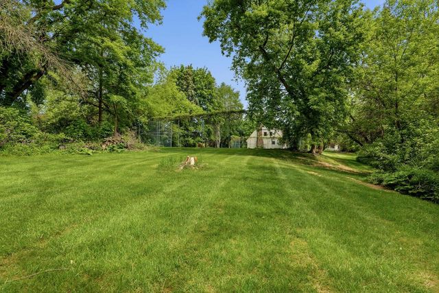 2541 Valley DRIVE, Manitowoc, WI 54220