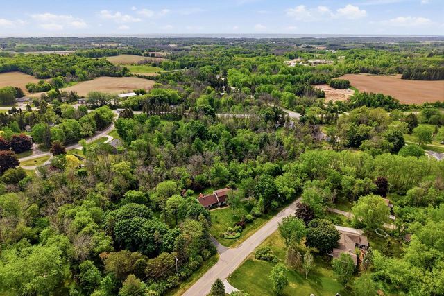 2541 Valley DRIVE, Manitowoc, WI 54220