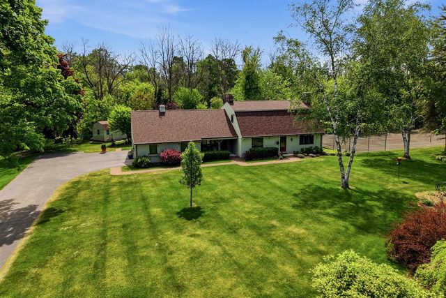 2541 Valley DRIVE, Manitowoc, WI 54220