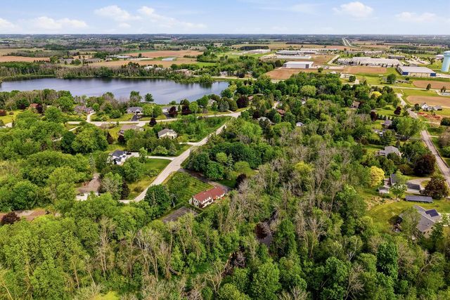 2541 Valley DRIVE, Manitowoc, WI 54220