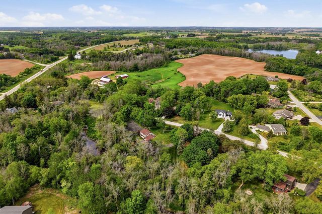 2541 Valley DRIVE, Manitowoc, WI 54220