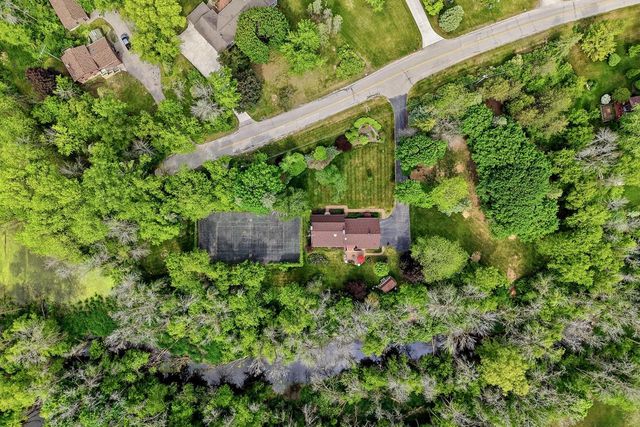 2541 Valley DRIVE, Manitowoc, WI 54220