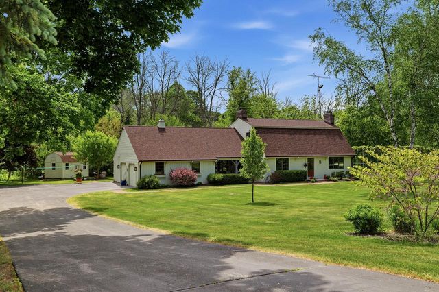 2541 Valley DRIVE, Manitowoc, WI 54220