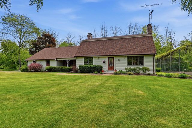 2541 Valley DRIVE, Manitowoc, WI 54220