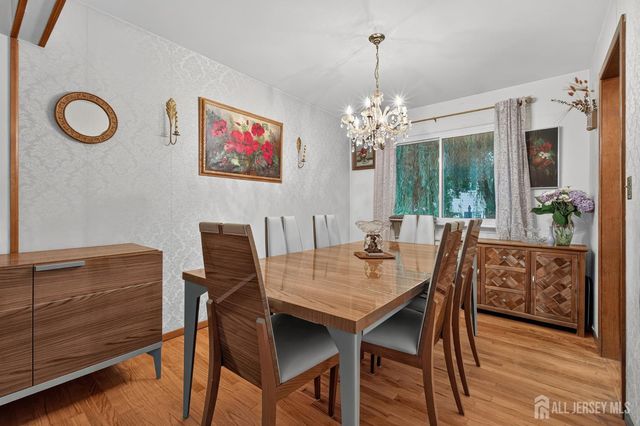 8 Growney Street, Edison, NJ 08817