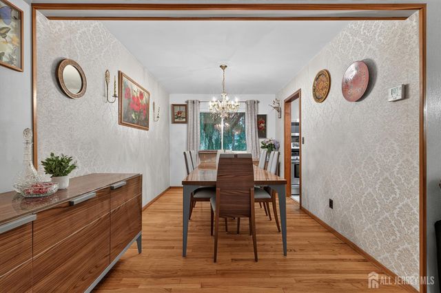 8 Growney Street, Edison, NJ 08817