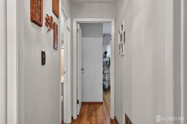 8 Growney Street, Edison, NJ 08817