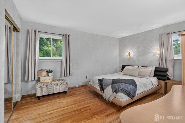 8 Growney Street, Edison, NJ 08817