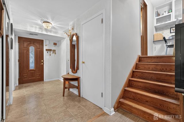 8 Growney Street, Edison, NJ 08817