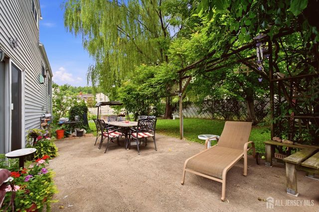 8 Growney Street, Edison, NJ 08817