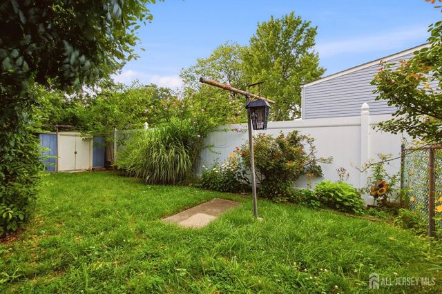 8 Growney Street, Edison, NJ 08817