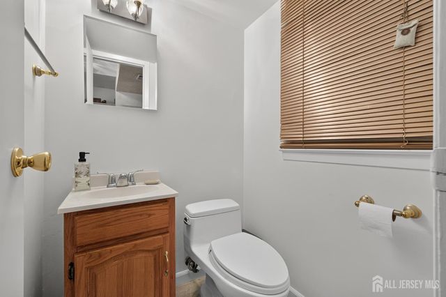 8 Growney Street, Edison, NJ 08817