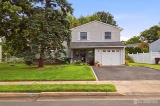 8 Growney Street, Edison, NJ 08817
