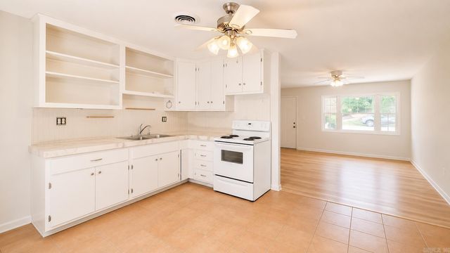 1111 Edgehill Drive, Benton, AR 72015