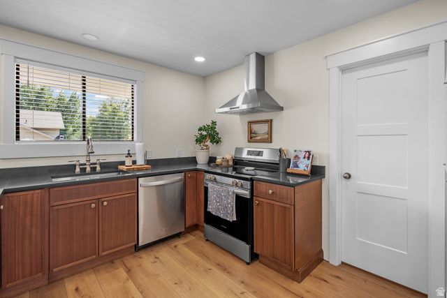 212 S GLEN DR, Farmington, UT 84025