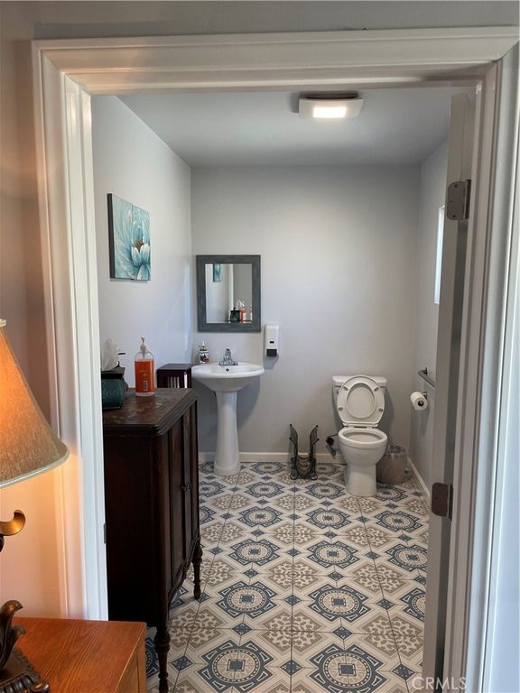 Image 7 of property listing at 402 E Ramsey, Banning, CA 92220