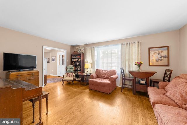 238 ST DAVID DR, Mount Laurel, NJ 08054