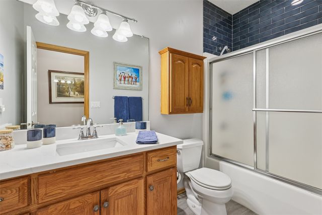 2911 160th Street, Urbandale, IA 50323