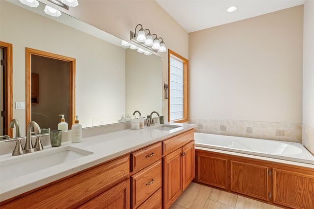 2911 160th Street, Urbandale, IA 50323