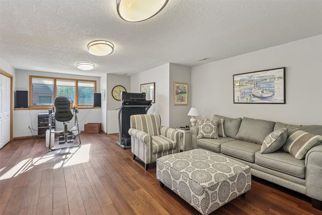 2911 160th Street, Urbandale, IA 50323