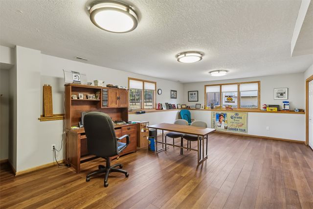 2911 160th Street, Urbandale, IA 50323