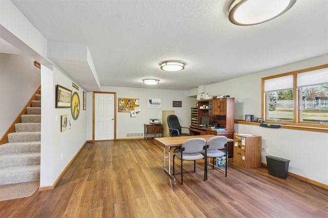 2911 160th Street, Urbandale, IA 50323