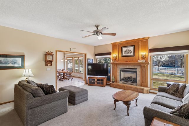 2911 160th Street, Urbandale, IA 50323