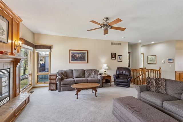 2911 160th Street, Urbandale, IA 50323