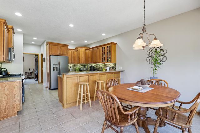 2911 160th Street, Urbandale, IA 50323