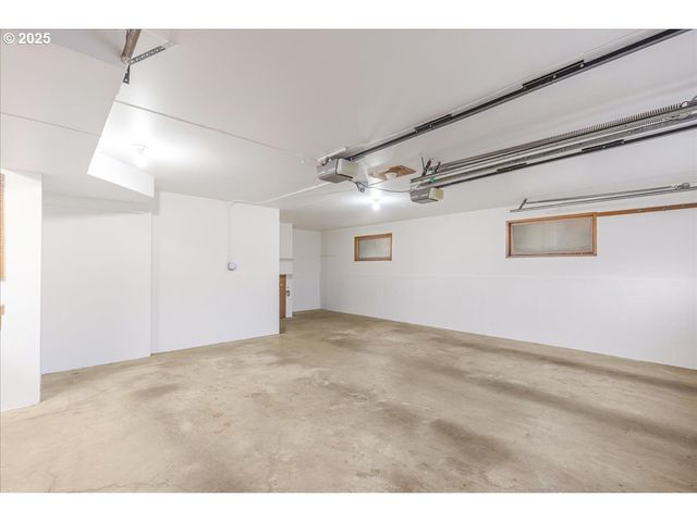 11030 Ne DAVIS St, Portland, OR 97220