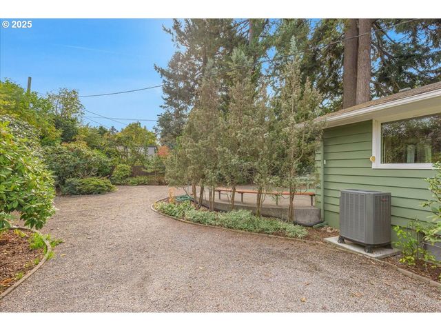 11030 Ne DAVIS St, Portland, OR 97220