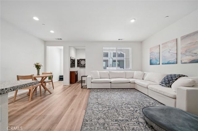 2818 E Berry Loop Privado 66, Ontario, CA 91761