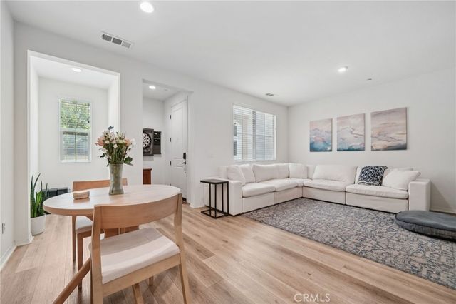 2818 E Berry Loop Privado 66, Ontario, CA 91761