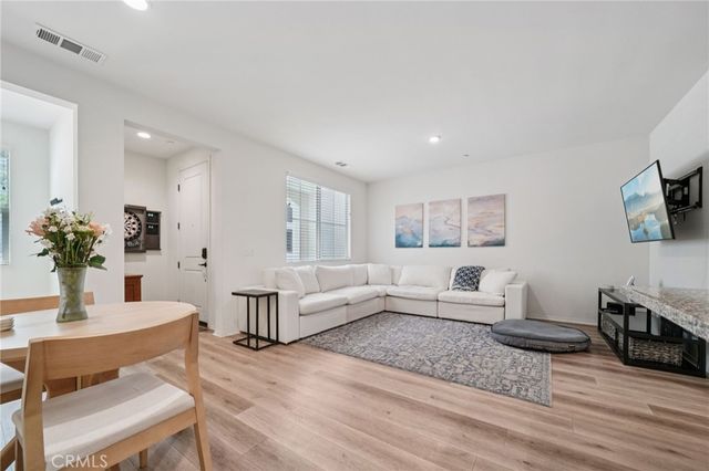 2818 E Berry Loop Privado 66, Ontario, CA 91761