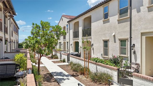 2818 E Berry Loop Privado 66, Ontario, CA 91761