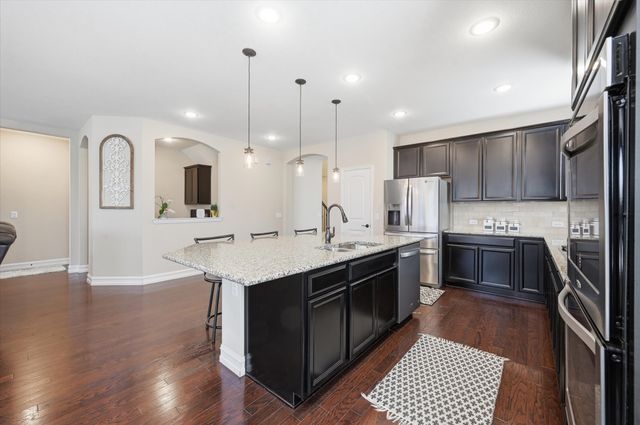 824 Pinnacle Ridge Road, Fort Worth, TX 76052