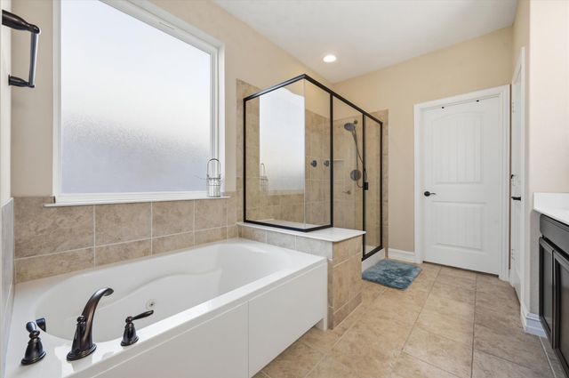 824 Pinnacle Ridge Road, Fort Worth, TX 76052